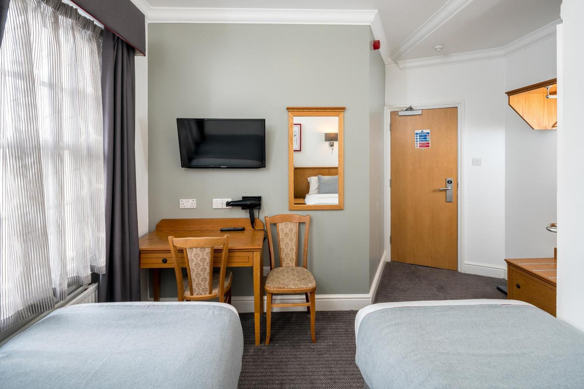 Отель Oyo Townhouse New England, Victoria